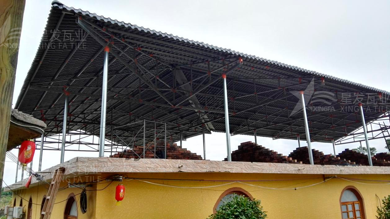 “鋼結(jié)構(gòu)+合成樹脂瓦”屋面建筑體系已被普遍應(yīng)用，促進(jìn)行業(yè)發(fā)展