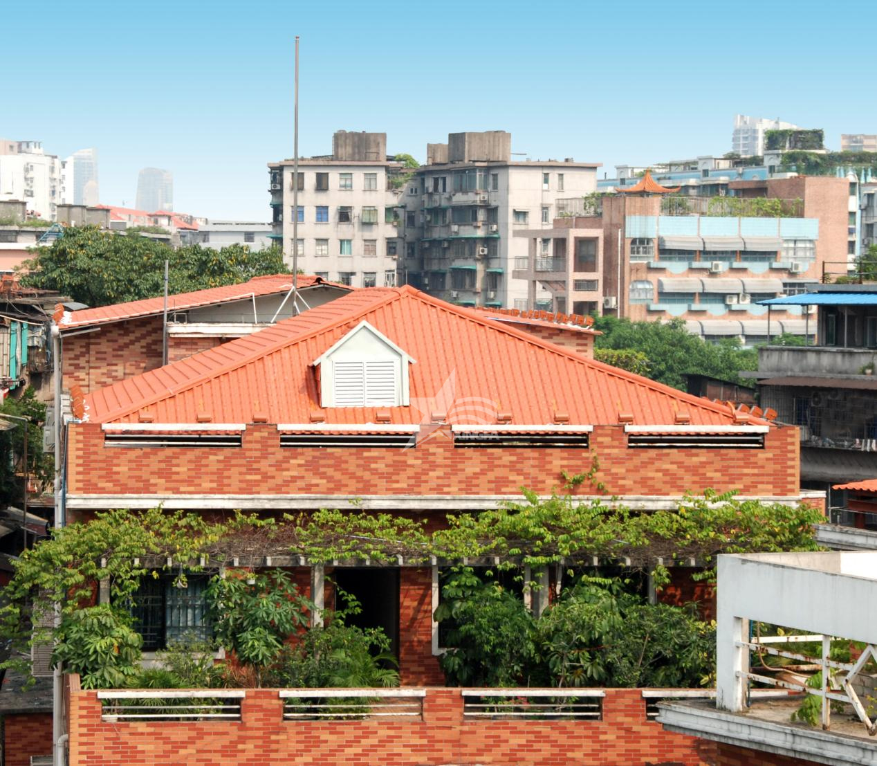新農(nóng)村建房：琉璃瓦與合成樹(shù)脂瓦對(duì)比，何者更適合？